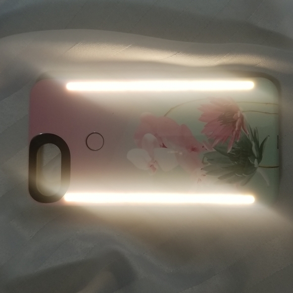 LUMEE LIMITED EDITION DOU SELFIE LED CASE FOR IPHONE 8 PLUS - Picture 7 of 7